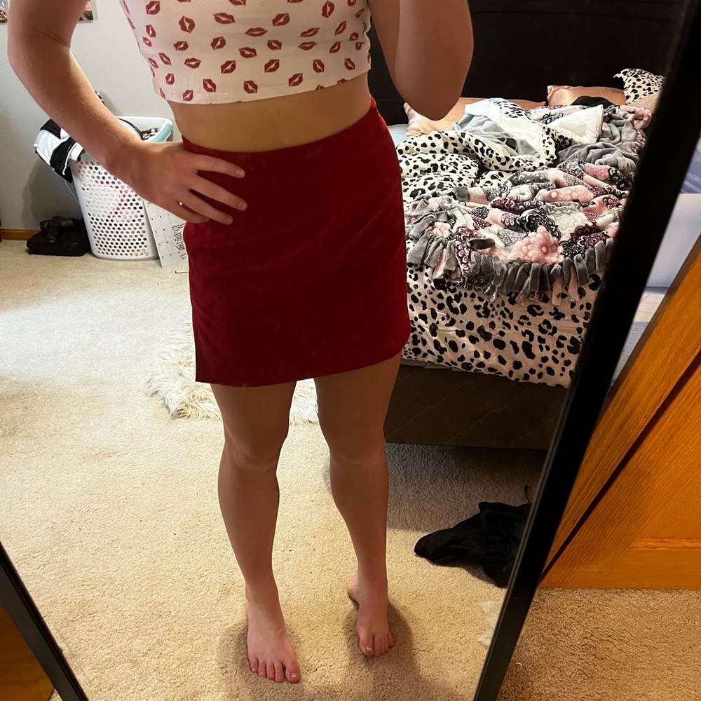 Cute mini skirt! Perfect for a night out with the girls!